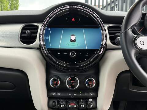 MINI Hatch Cooper Exclusive - U692