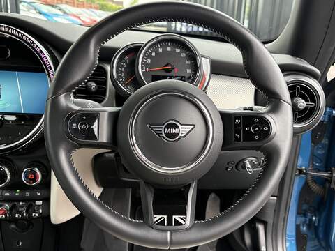 MINI Hatch Cooper Exclusive - U692