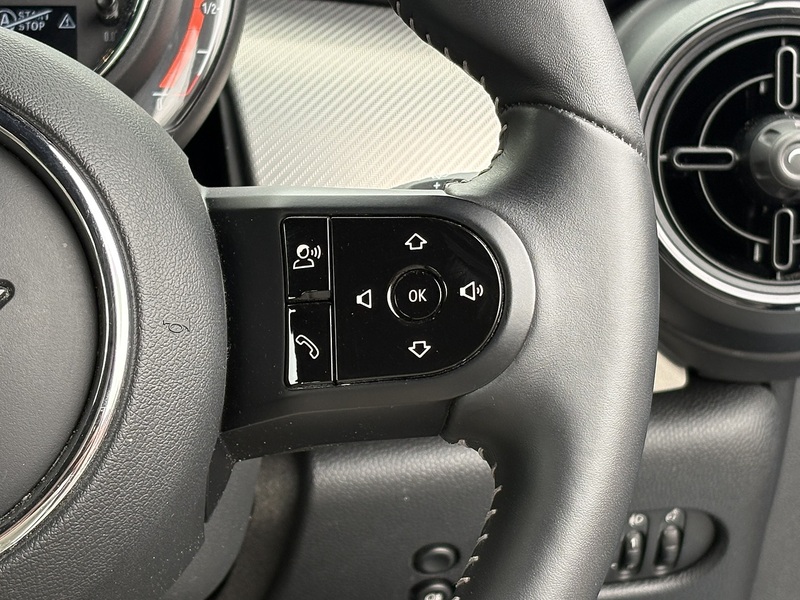 MINI Hatch Cooper Exclusive - U692