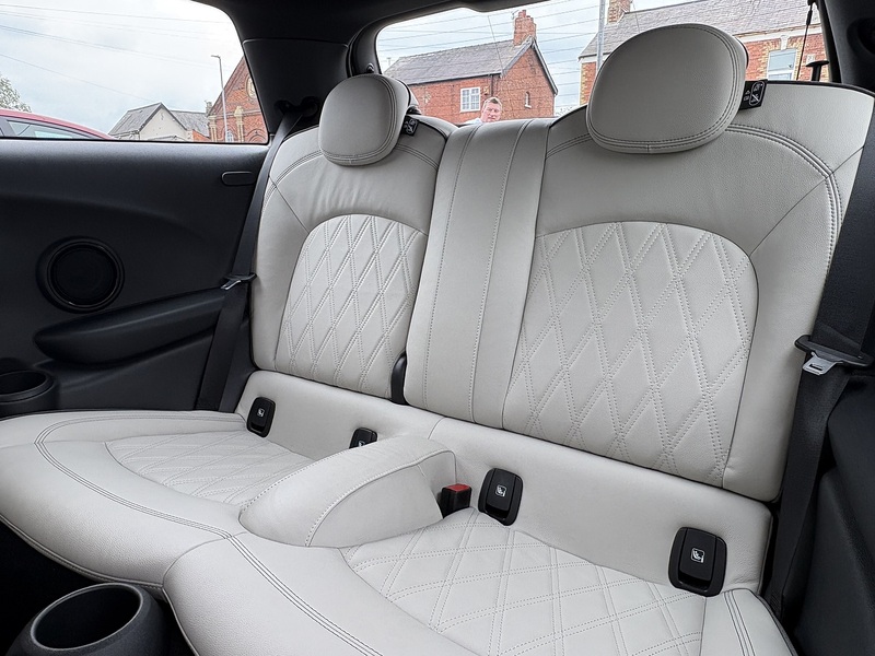MINI Hatch Cooper Exclusive - U692