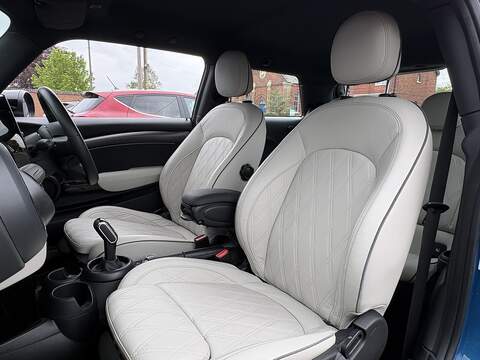 MINI Hatch Cooper Exclusive - U692
