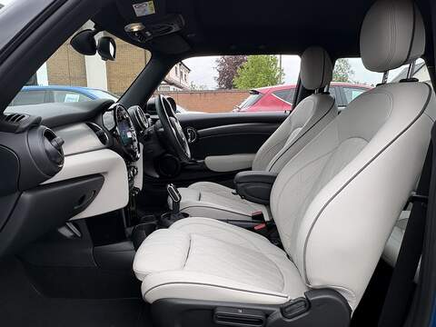MINI Hatch Cooper Exclusive - U692
