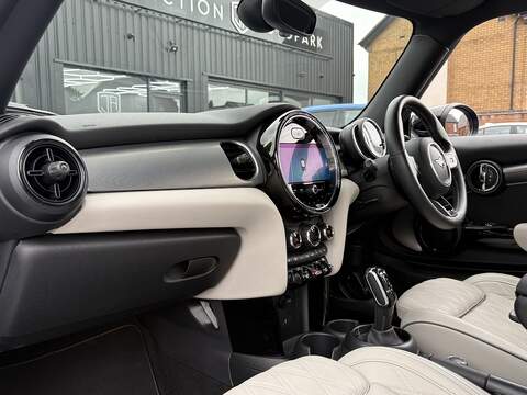 MINI Hatch Cooper Exclusive - U692