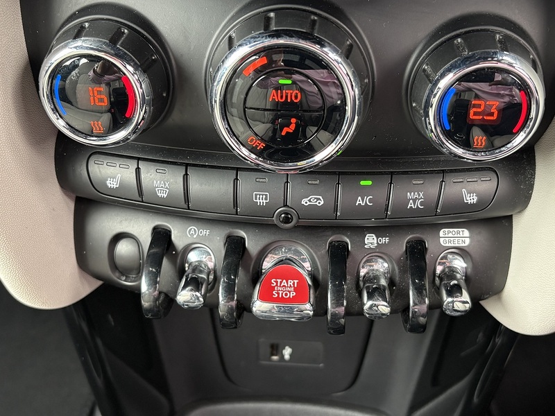 MINI Hatch Cooper Exclusive - U692