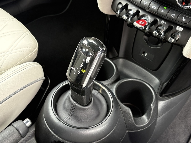 MINI Hatch Cooper Exclusive - U692