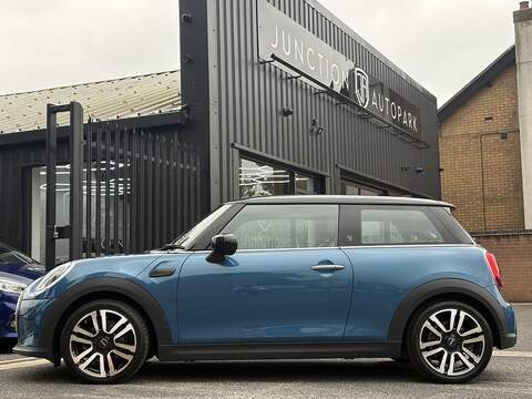 MINI Hatch Cooper Exclusive - U692