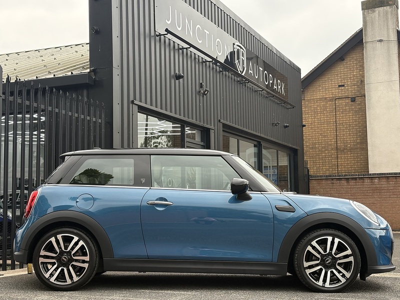 MINI Hatch Cooper Exclusive - U692