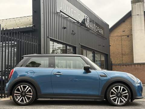MINI Hatch Cooper Exclusive - U692