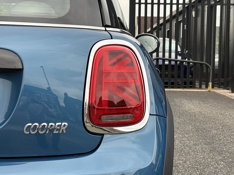 MINI Hatch Cooper Exclusive - U692