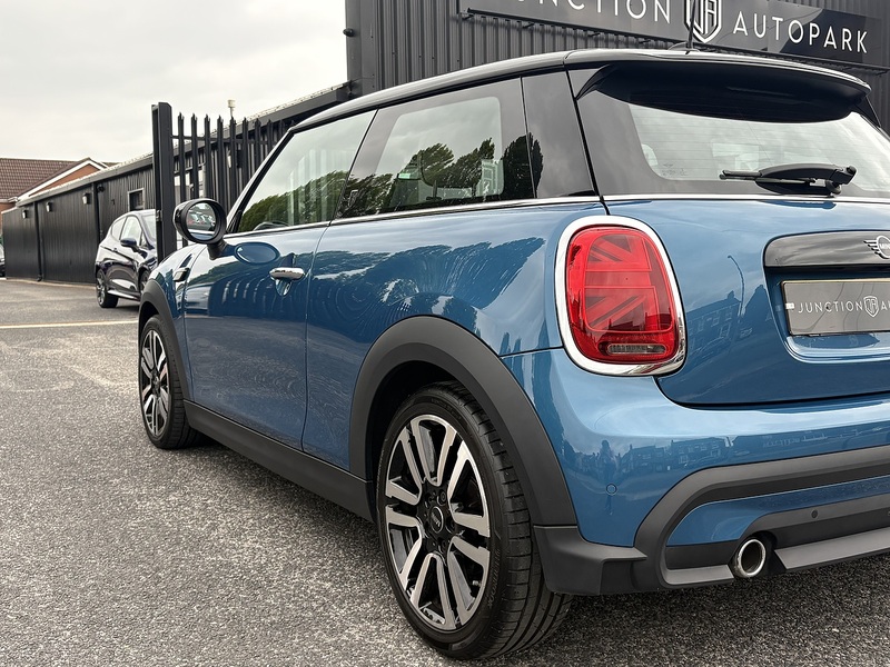 MINI Hatch Cooper Exclusive - U692
