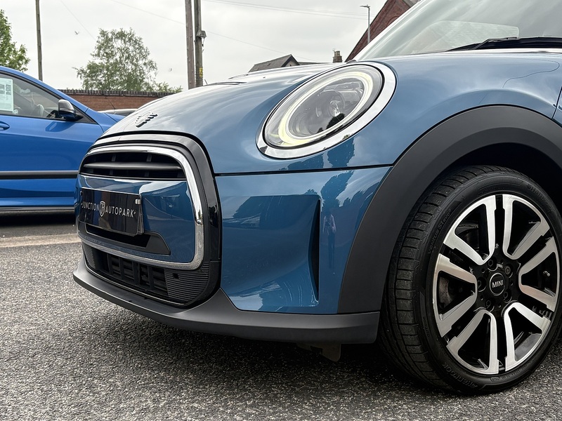 MINI Hatch Cooper Exclusive - U692