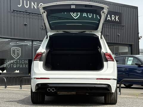 Volkswagen Tiguan TDI BlueMotion Tech R-Line - U696
