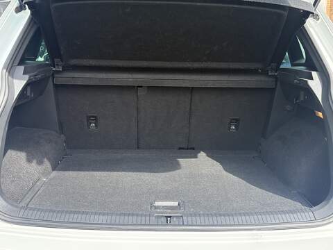 Volkswagen Tiguan TDI BlueMotion Tech R-Line - U696