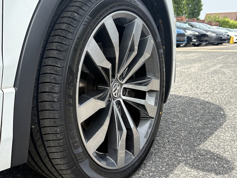 Volkswagen Tiguan TDI BlueMotion Tech R-Line - U696