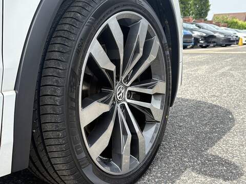 Volkswagen Tiguan TDI BlueMotion Tech R-Line - U696