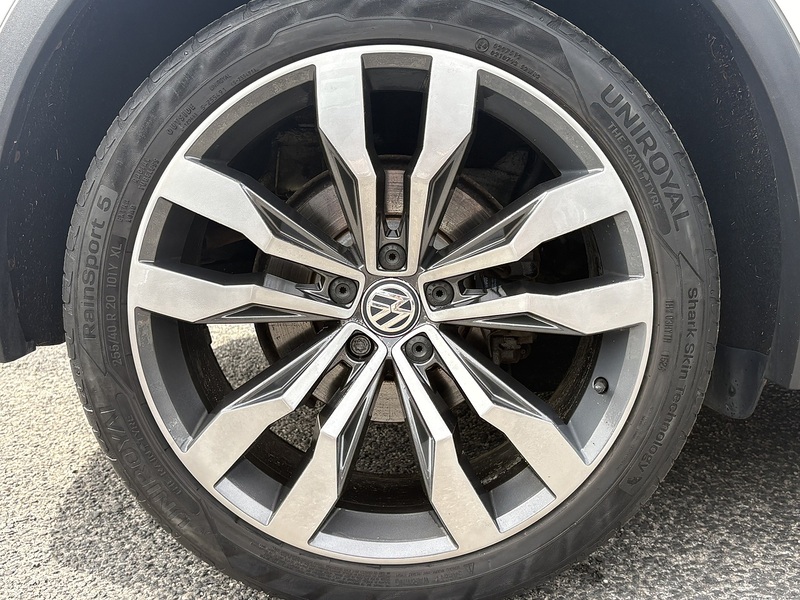 Volkswagen Tiguan TDI BlueMotion Tech R-Line - U696