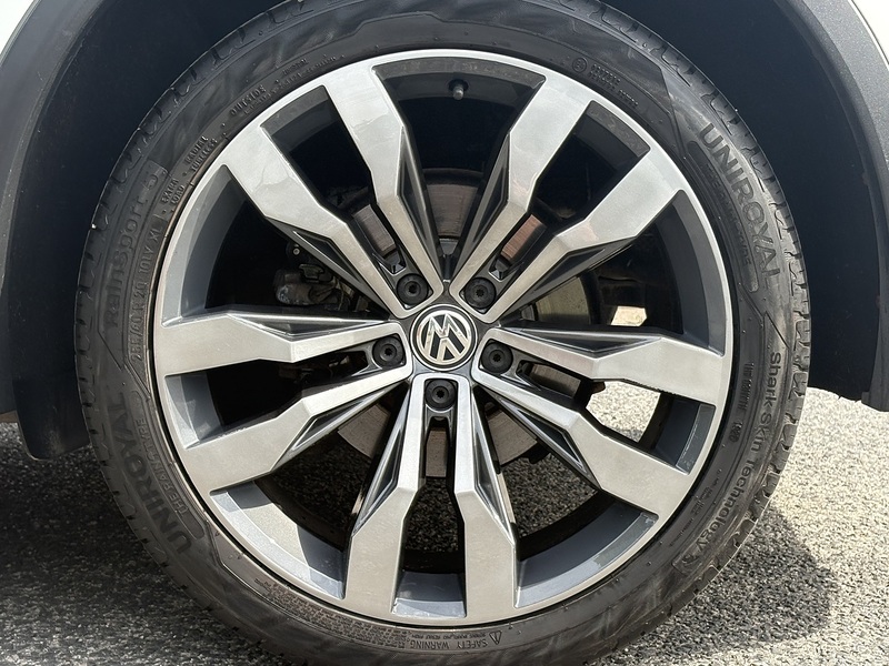 Volkswagen Tiguan TDI BlueMotion Tech R-Line - U696