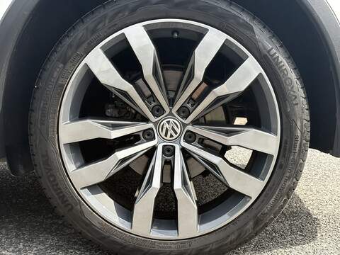 Volkswagen Tiguan TDI BlueMotion Tech R-Line - U696