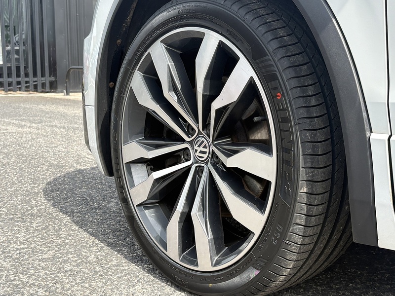 Volkswagen Tiguan TDI BlueMotion Tech R-Line - U696