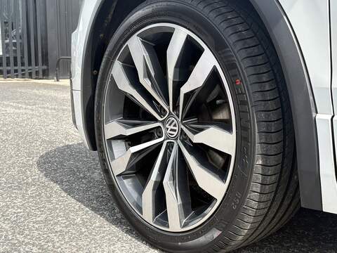 Volkswagen Tiguan TDI BlueMotion Tech R-Line - U696