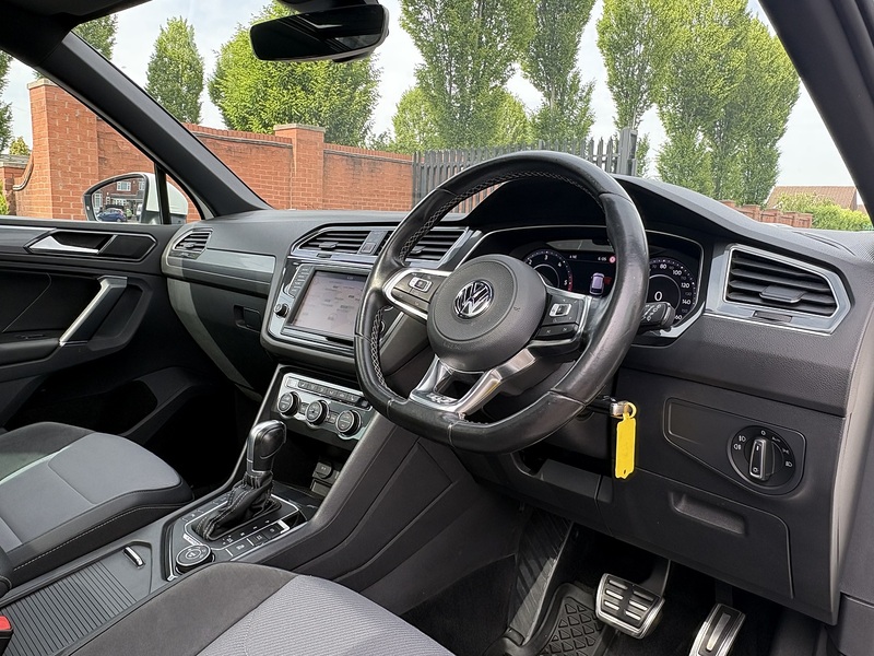 Volkswagen Tiguan TDI BlueMotion Tech R-Line - U696
