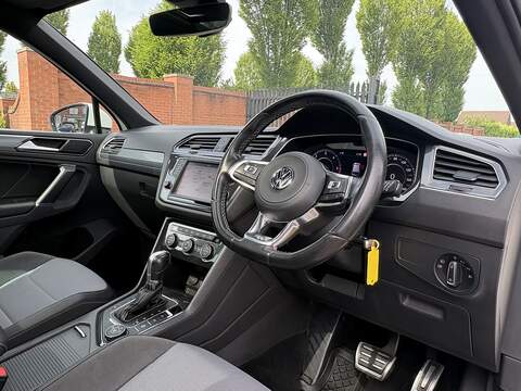 Volkswagen Tiguan TDI BlueMotion Tech R-Line - U696