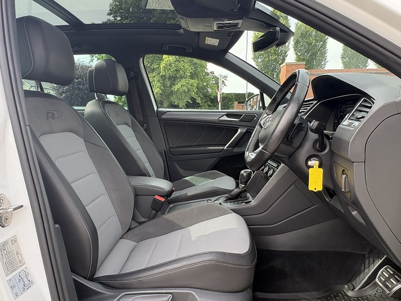 Volkswagen Tiguan TDI BlueMotion Tech R-Line - U696