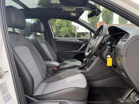 Volkswagen Tiguan TDI BlueMotion Tech R-Line - U696