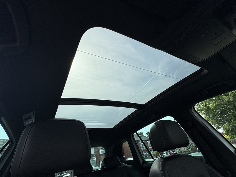 Volkswagen Tiguan TDI BlueMotion Tech R-Line - U696