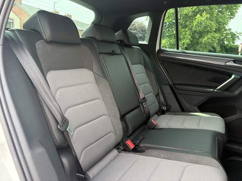 Volkswagen Tiguan TDI BlueMotion Tech R-Line - U696
