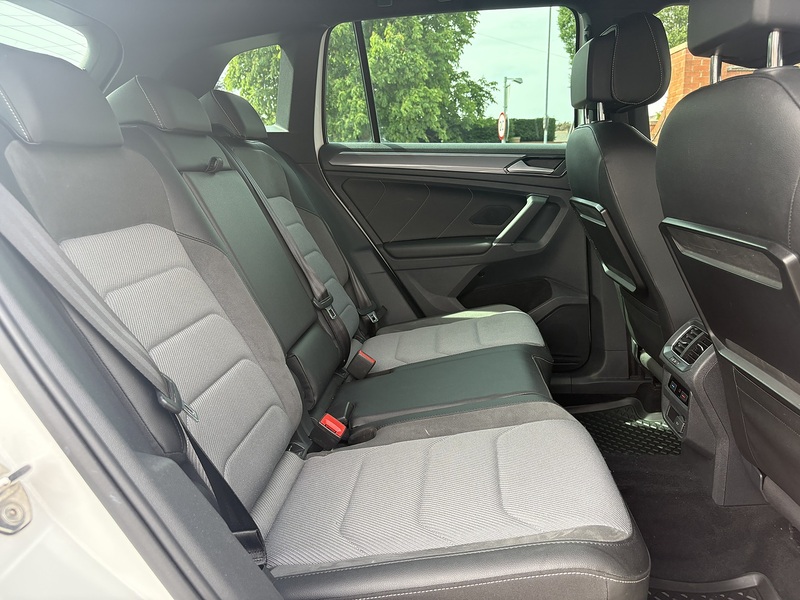 Volkswagen Tiguan TDI BlueMotion Tech R-Line - U696