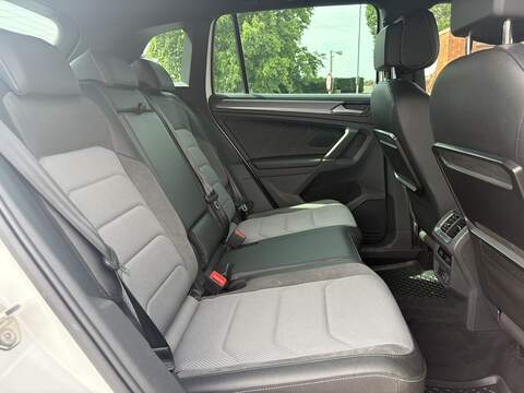 Volkswagen Tiguan TDI BlueMotion Tech R-Line - U696