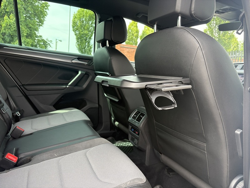 Volkswagen Tiguan TDI BlueMotion Tech R-Line - U696
