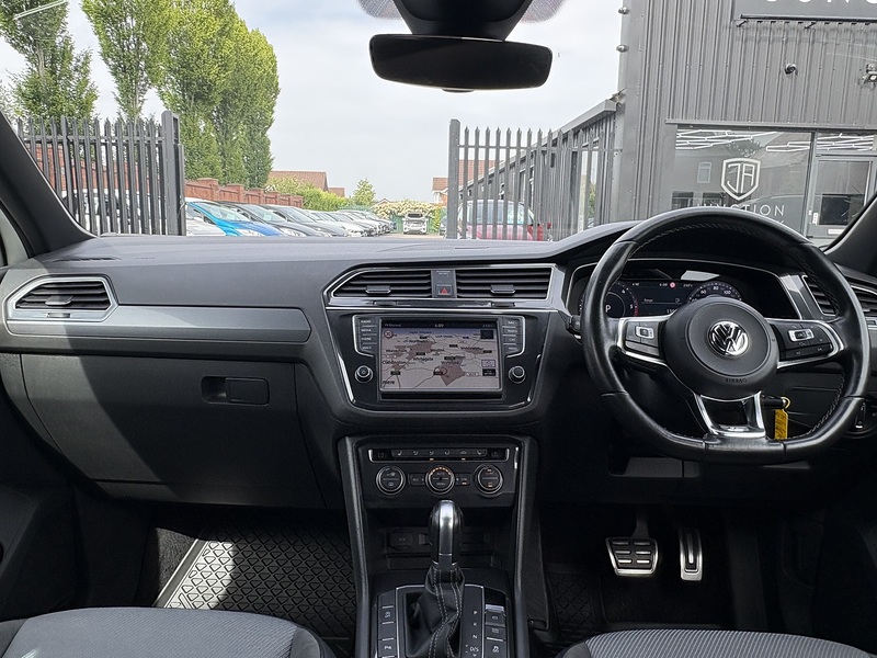 Volkswagen Tiguan TDI BlueMotion Tech R-Line - U696