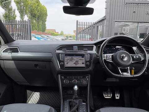 Volkswagen Tiguan TDI BlueMotion Tech R-Line - U696