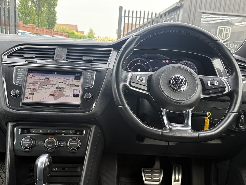 Volkswagen Tiguan TDI BlueMotion Tech R-Line - U696