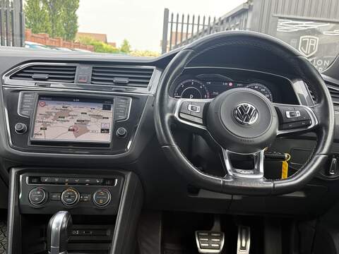Volkswagen Tiguan TDI BlueMotion Tech R-Line - U696