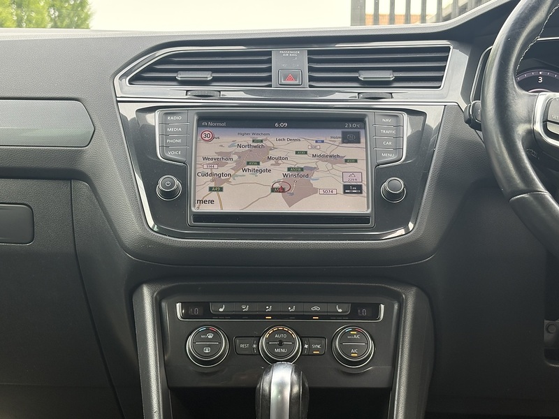 Volkswagen Tiguan TDI BlueMotion Tech R-Line - U696