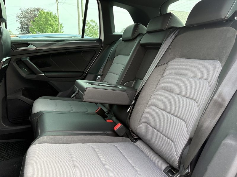 Volkswagen Tiguan TDI BlueMotion Tech R-Line - U696