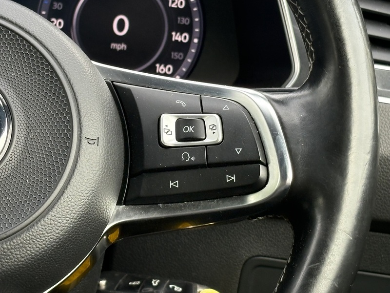 Volkswagen Tiguan TDI BlueMotion Tech R-Line - U696