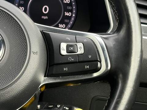 Volkswagen Tiguan TDI BlueMotion Tech R-Line - U696
