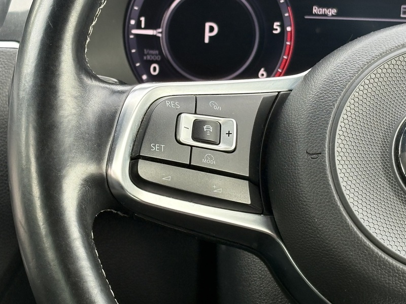 Volkswagen Tiguan TDI BlueMotion Tech R-Line - U696