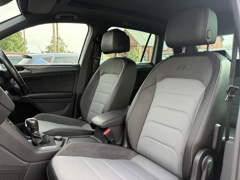 Volkswagen Tiguan TDI BlueMotion Tech R-Line - U696