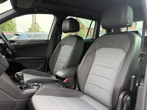 Volkswagen Tiguan TDI BlueMotion Tech R-Line - U696