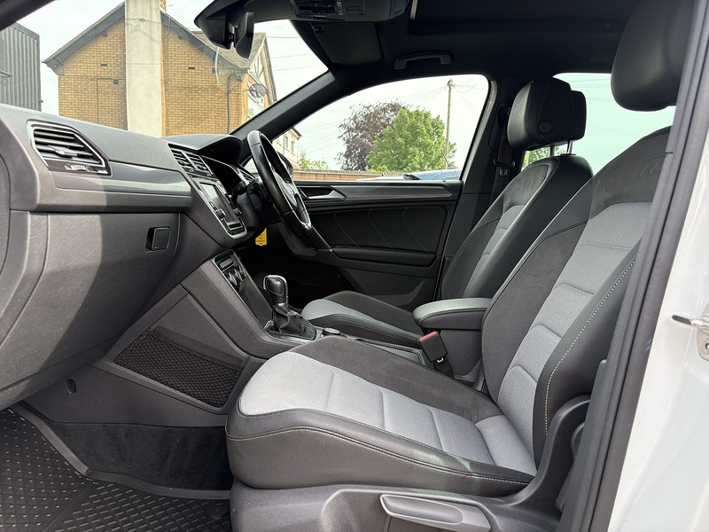 Volkswagen Tiguan TDI BlueMotion Tech R-Line - U696