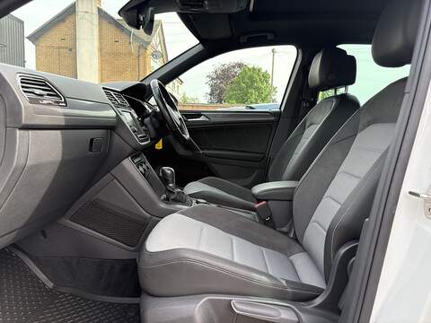 Volkswagen Tiguan TDI BlueMotion Tech R-Line - U696