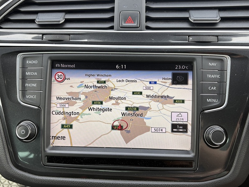 Volkswagen Tiguan TDI BlueMotion Tech R-Line - U696