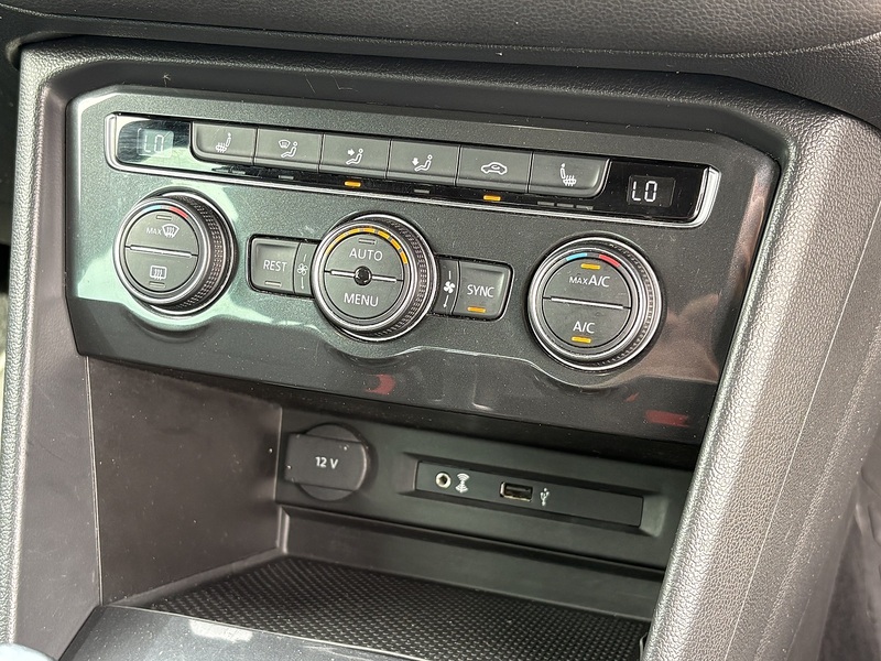 Volkswagen Tiguan TDI BlueMotion Tech R-Line - U696