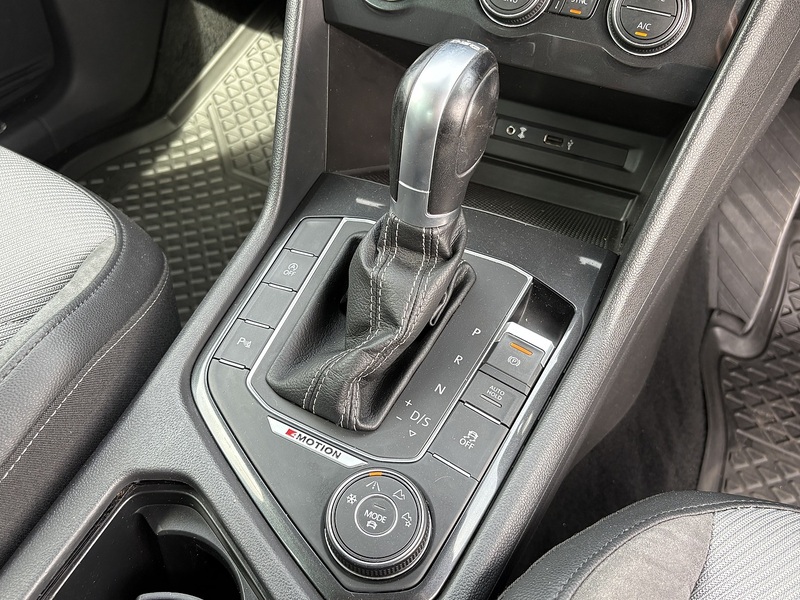 Volkswagen Tiguan TDI BlueMotion Tech R-Line - U696