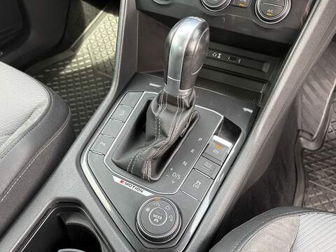 Volkswagen Tiguan TDI BlueMotion Tech R-Line - U696